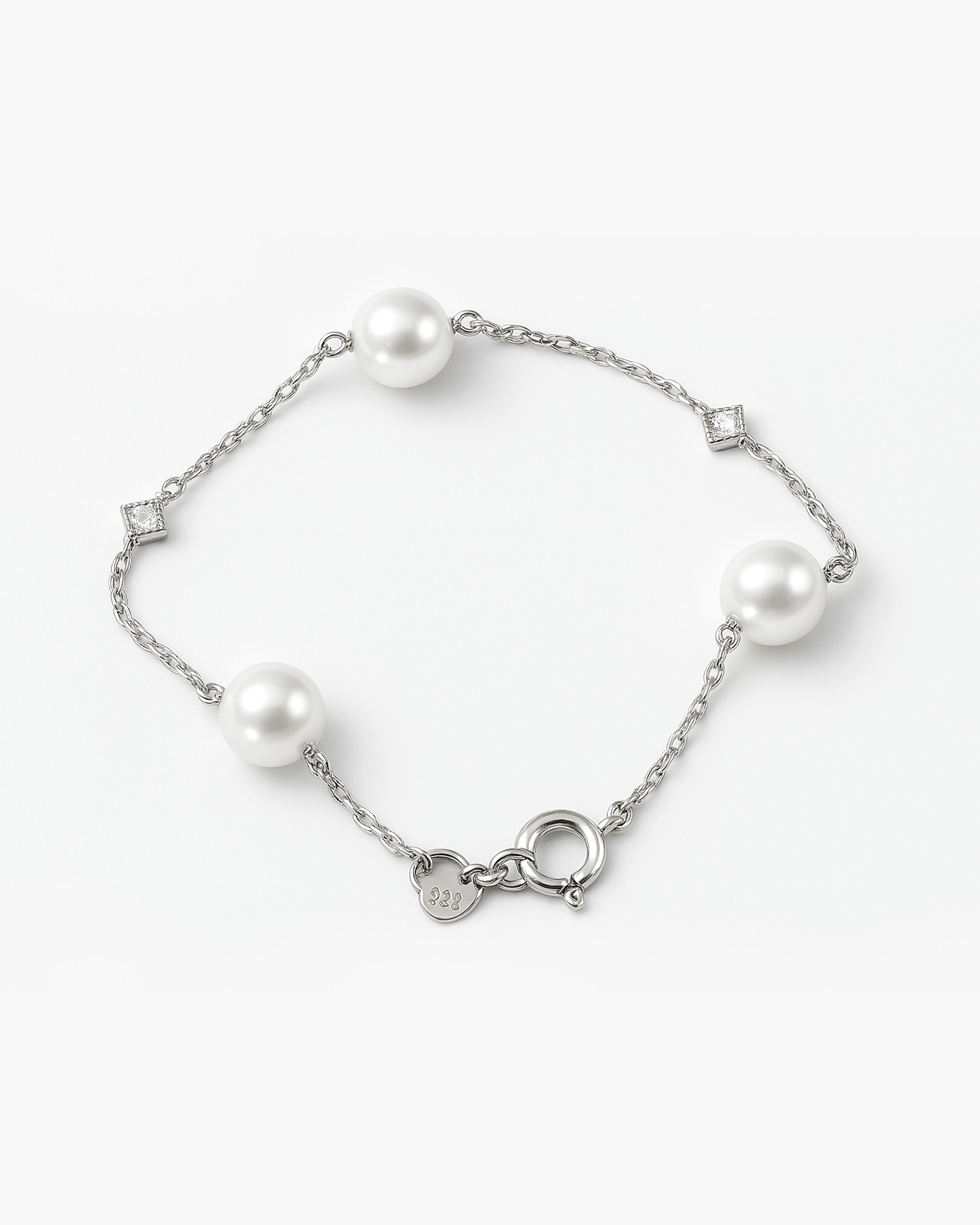 LuxeGlow Pearl & Diamond Bracelet
